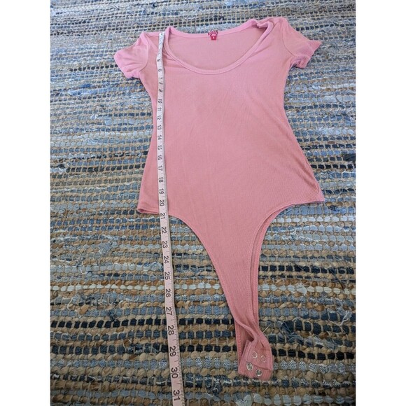GUESS Powder Pink Round Neck Bodysuit M S/S Snap Closure Ribbed Logo Girlhoodcor - Picture 4 of 7